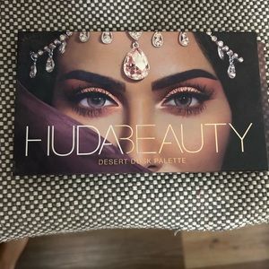 Huda Beauty eyeshadow